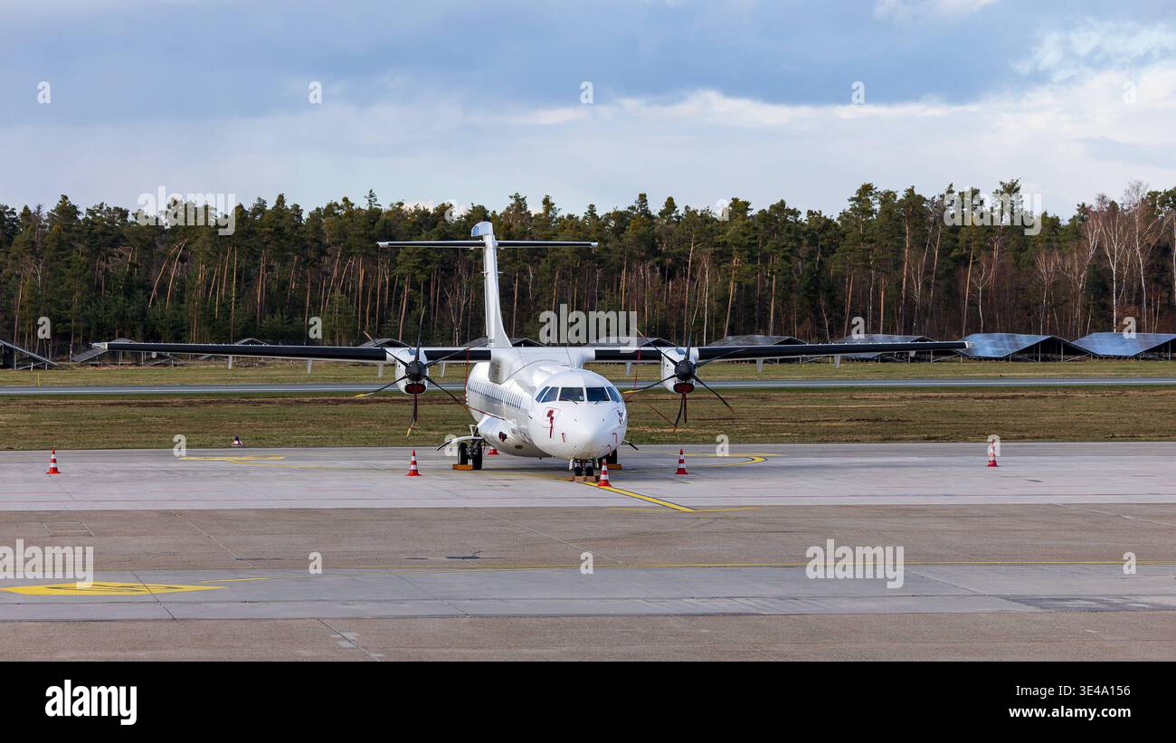 Flubbetrieb am Flughafen Nürnberg, 26.03.2026 Frontale Ansicht eines ...