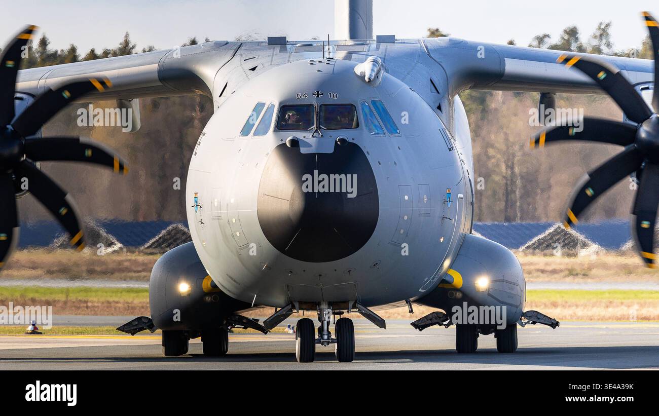 Flubbetrieb am Flughafen Nürnberg, 26.03.2026 Frontale Nahaufnahme ...