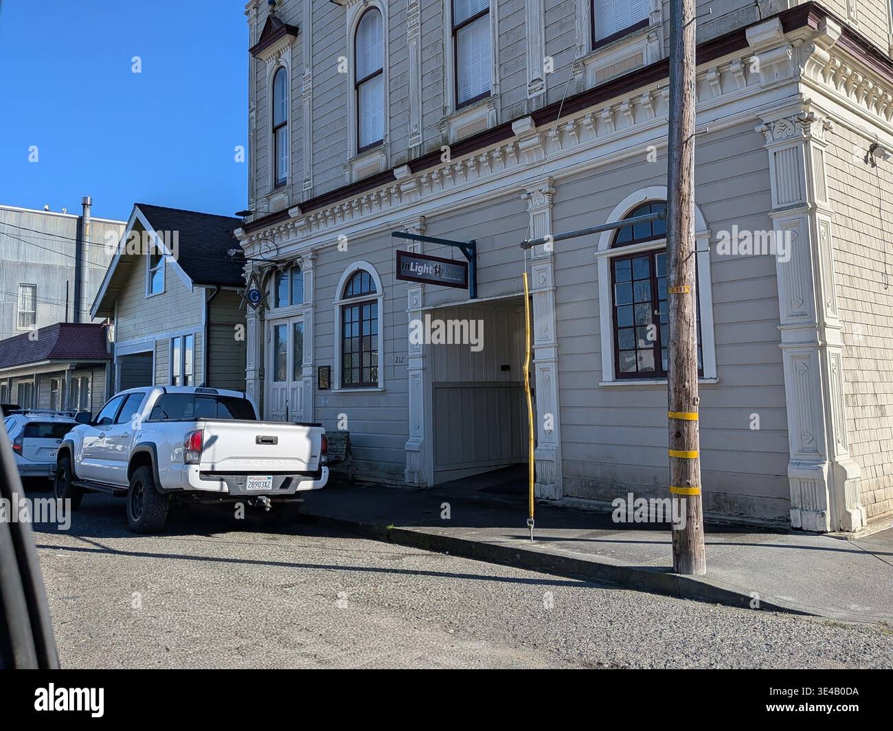 Ferndale, California, USA – January 15, 2025: Unique building with geometric patterns and “In Light Fitness” sign, blending modern design with artisti - Smartphone Captured Stock Image