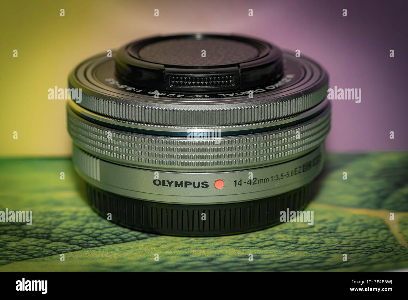 Silver Olympus M.Zuiko Digital 14-42mm f/3.5-5.6 EZ pancake lens 