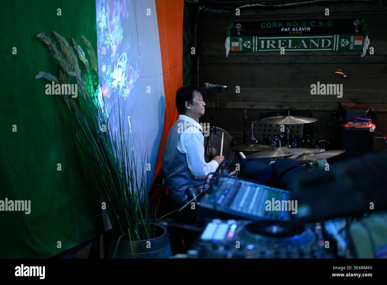 "Ringo Starr" performs live with the tribute band The Bangkok Beatles in Hua Hin, Thailand. Stock Photo