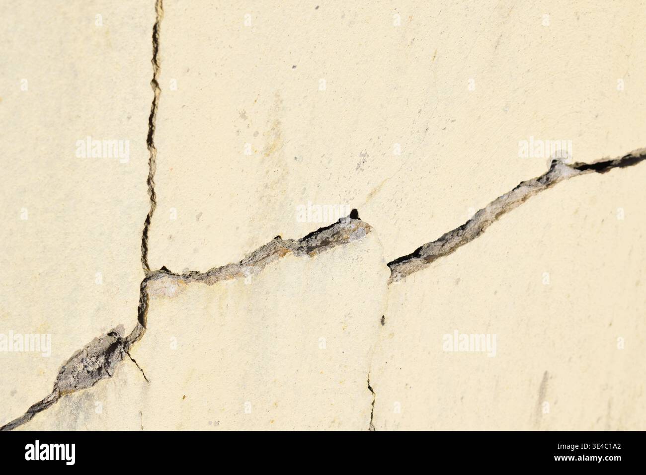 big cracks in a wall Stock Photo