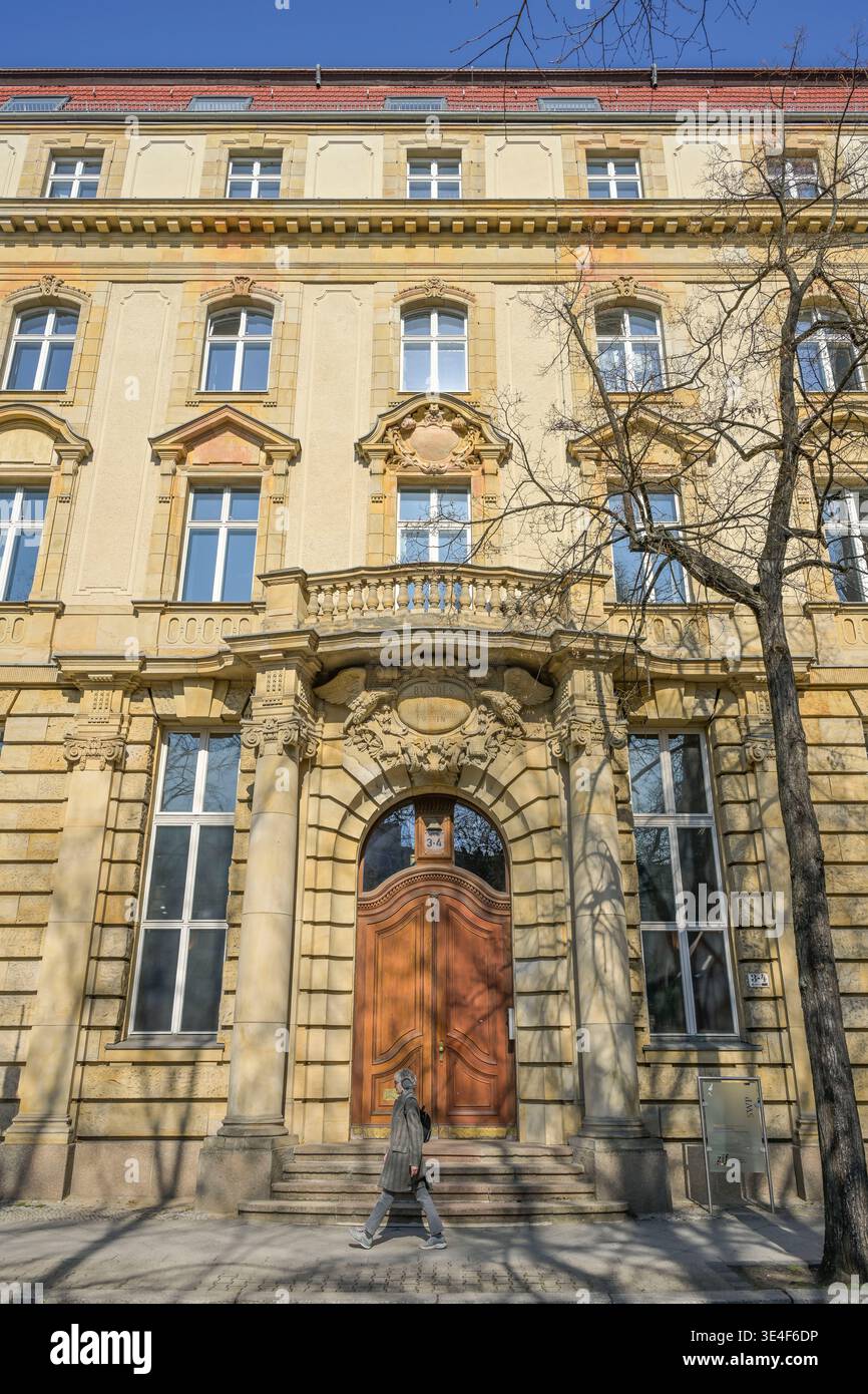 Stiftung Wissenschaft und Politik, Ludwigkirchplatz, Wilmersdorf, Charlottenburg-Wilmersdorf, Berlin, Deutschland Stock Photo