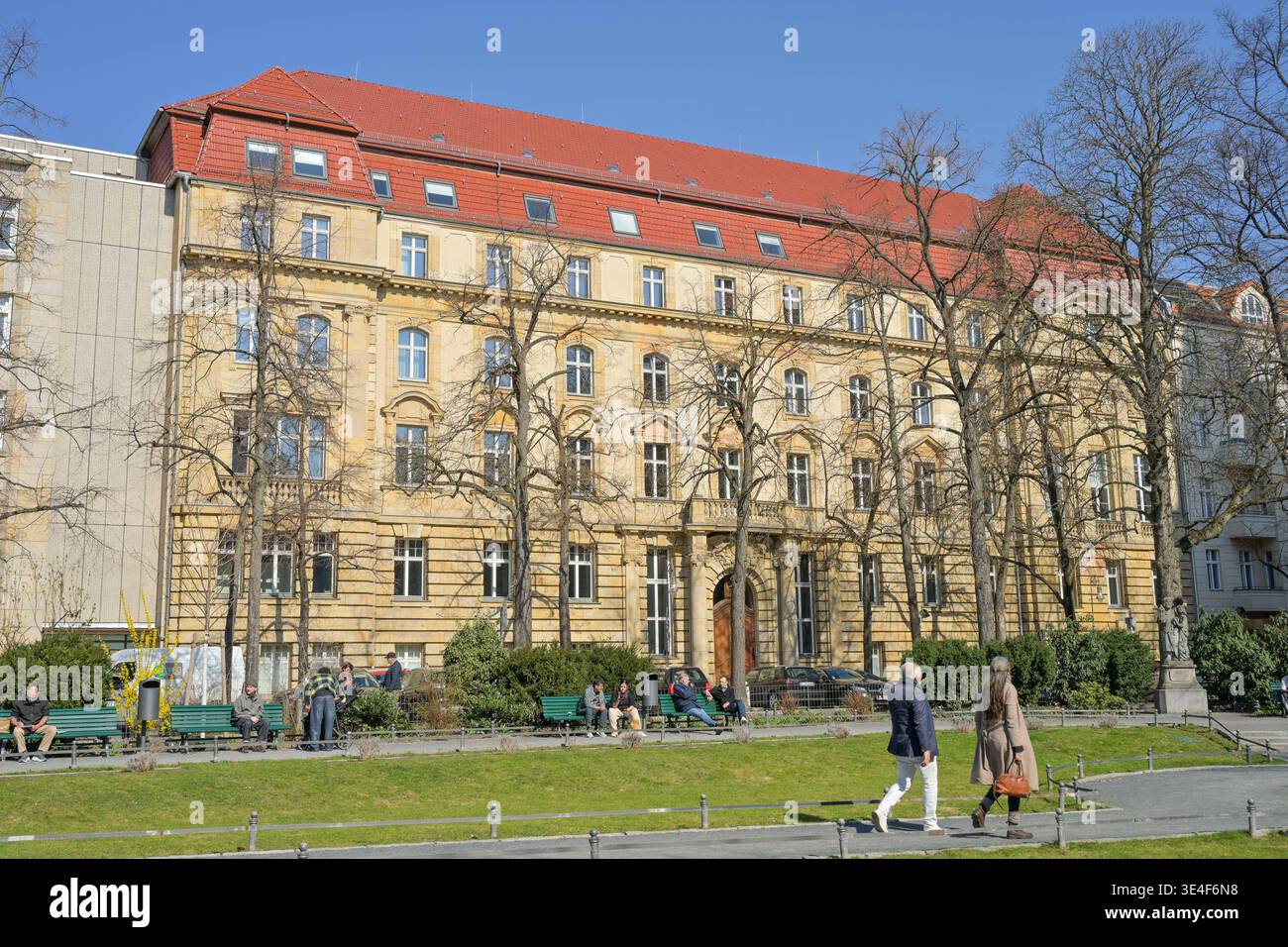Stiftung Wissenschaft und Politik, Ludwigkirchplatz, Wilmersdorf, Charlottenburg-Wilmersdorf, Berlin, Deutschland Stock Photo