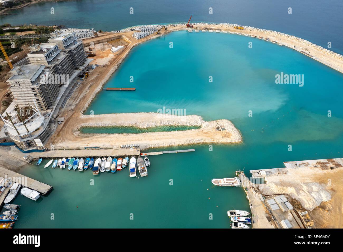 Boats docked modern marina hi-res stock photography and images - Alamy