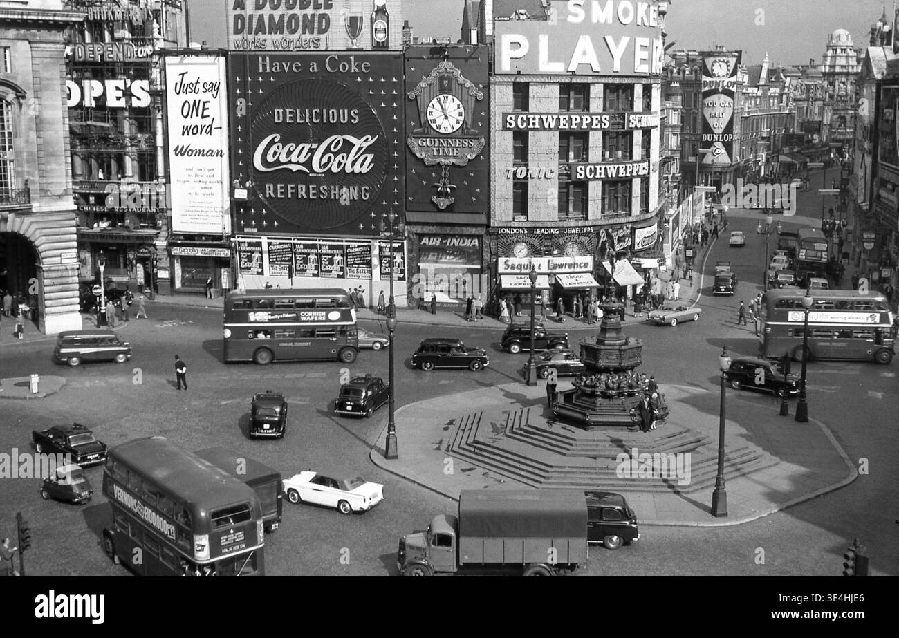 1950s london bus hi-res stock photography and images - Alamy