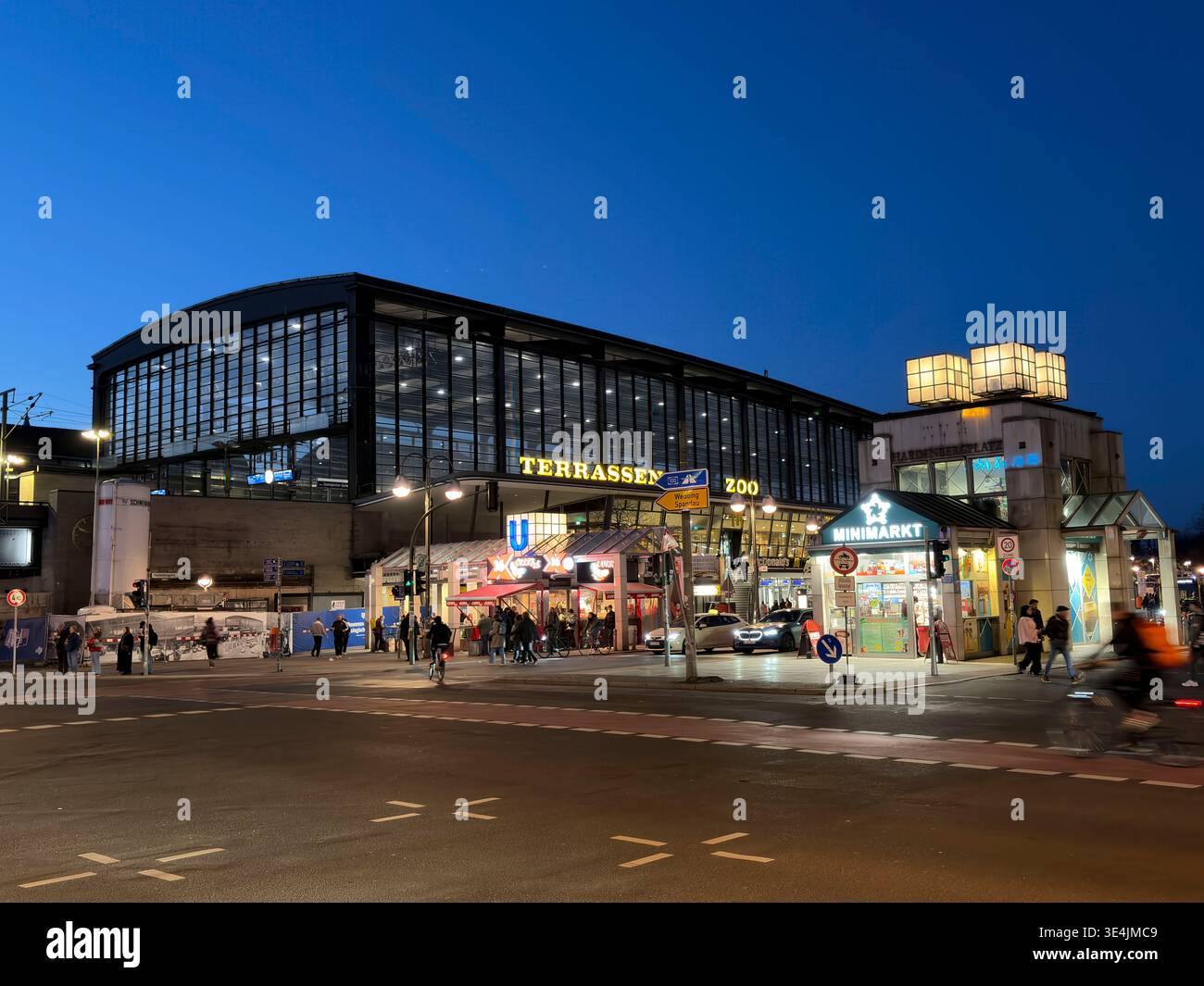 Bahnhof Zoo, Hardenbergplatz, Charlottenburg, Berlin, Deutschland Stock Photo
