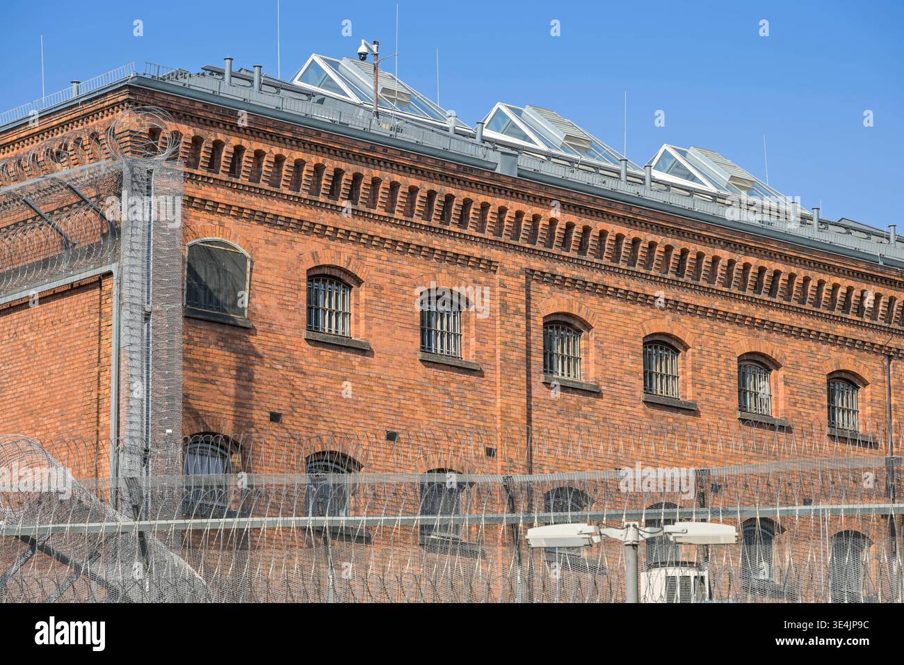 zellenfenster-justizvollzugsanstalt-moabit-alt-moabit-mitte-berlin