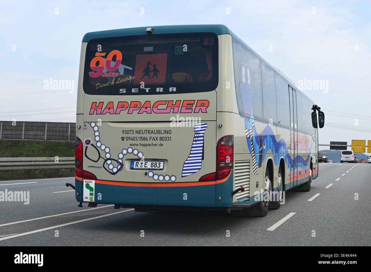 Happacher Reisen, Setra Bus mit 3-Achsen vom Typ S 417 UL - im Schulbus ...