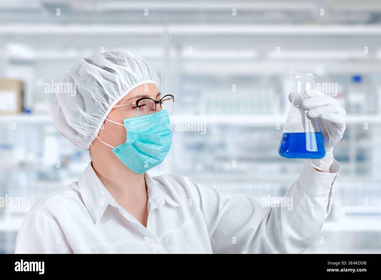 Controlled environment experiment hi-res stock photography and images ...