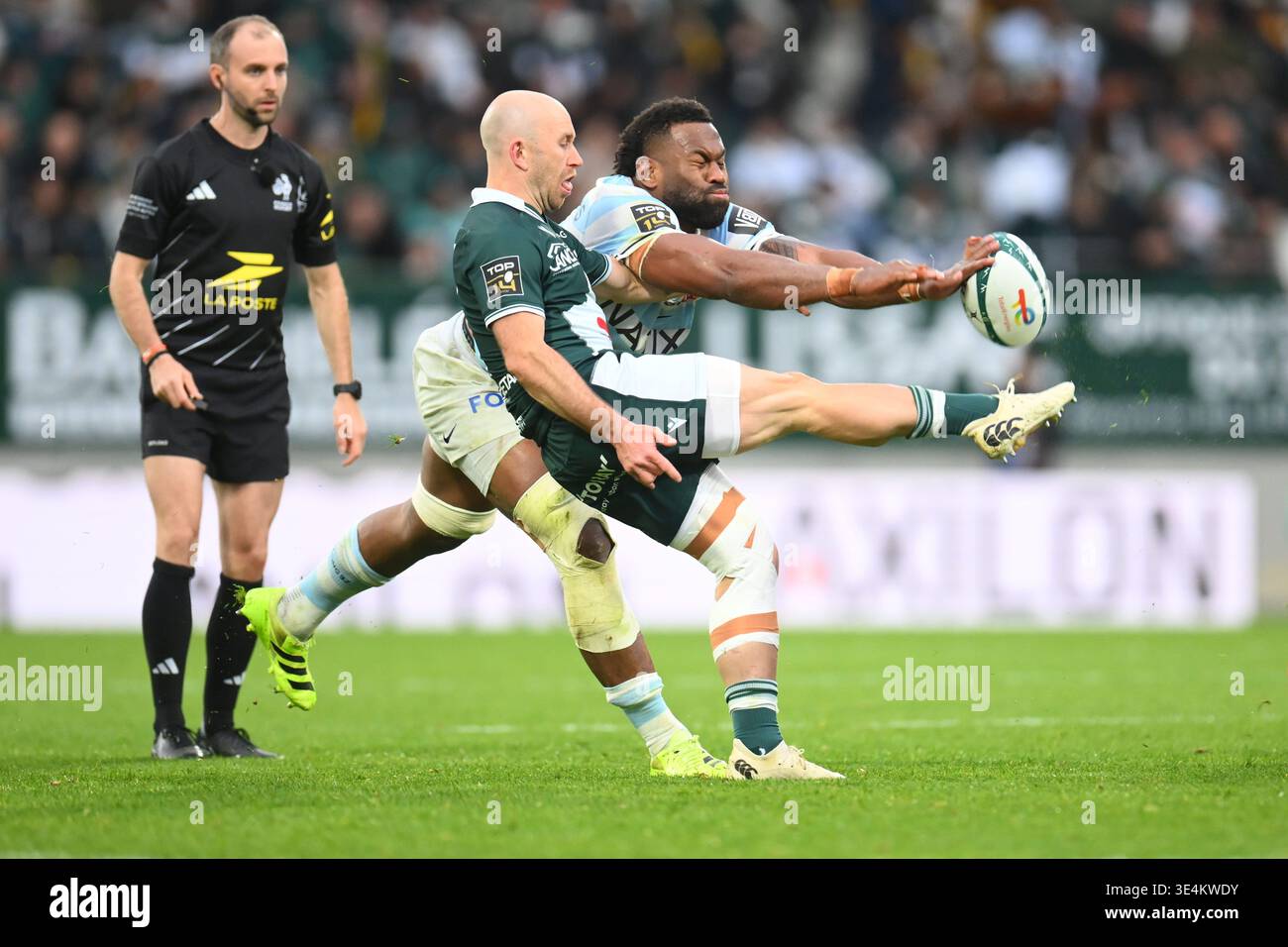 Dan Robson of section paloise pau and Lekima Tagitagivalu of Racing 92 ...