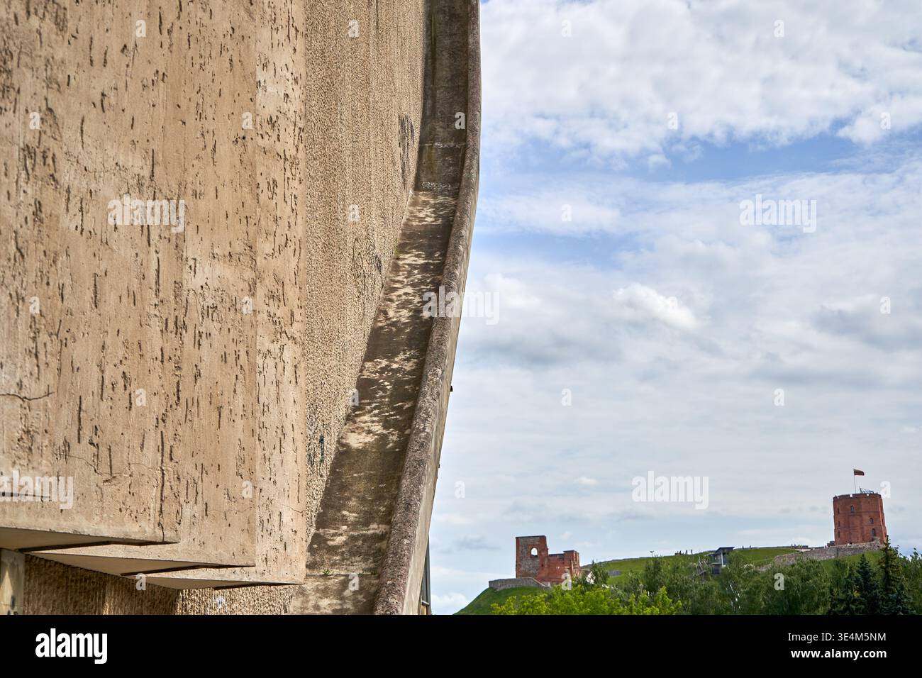 Curved concrete structure hi-res stock photography and images - Alamy