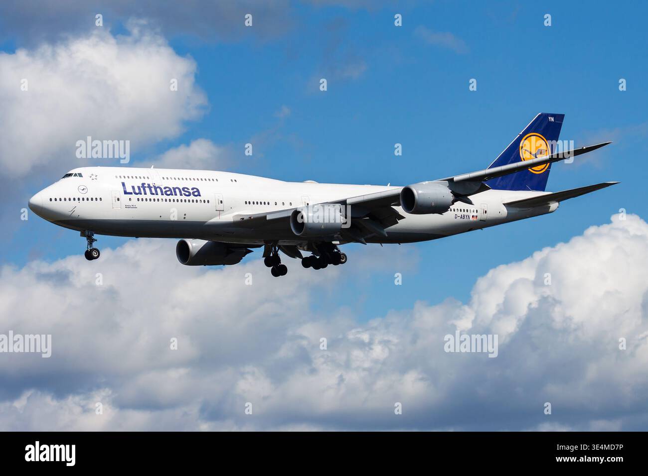 Lufthansa boeing 747 8 hi-res stock photography and images - Alamy