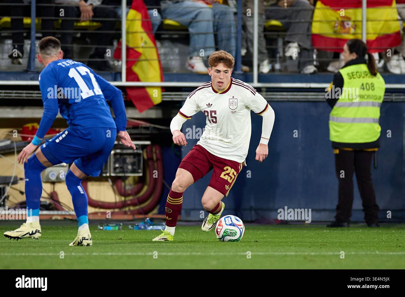 Víctor Muñoz in action during the Spain vs. Serbia match