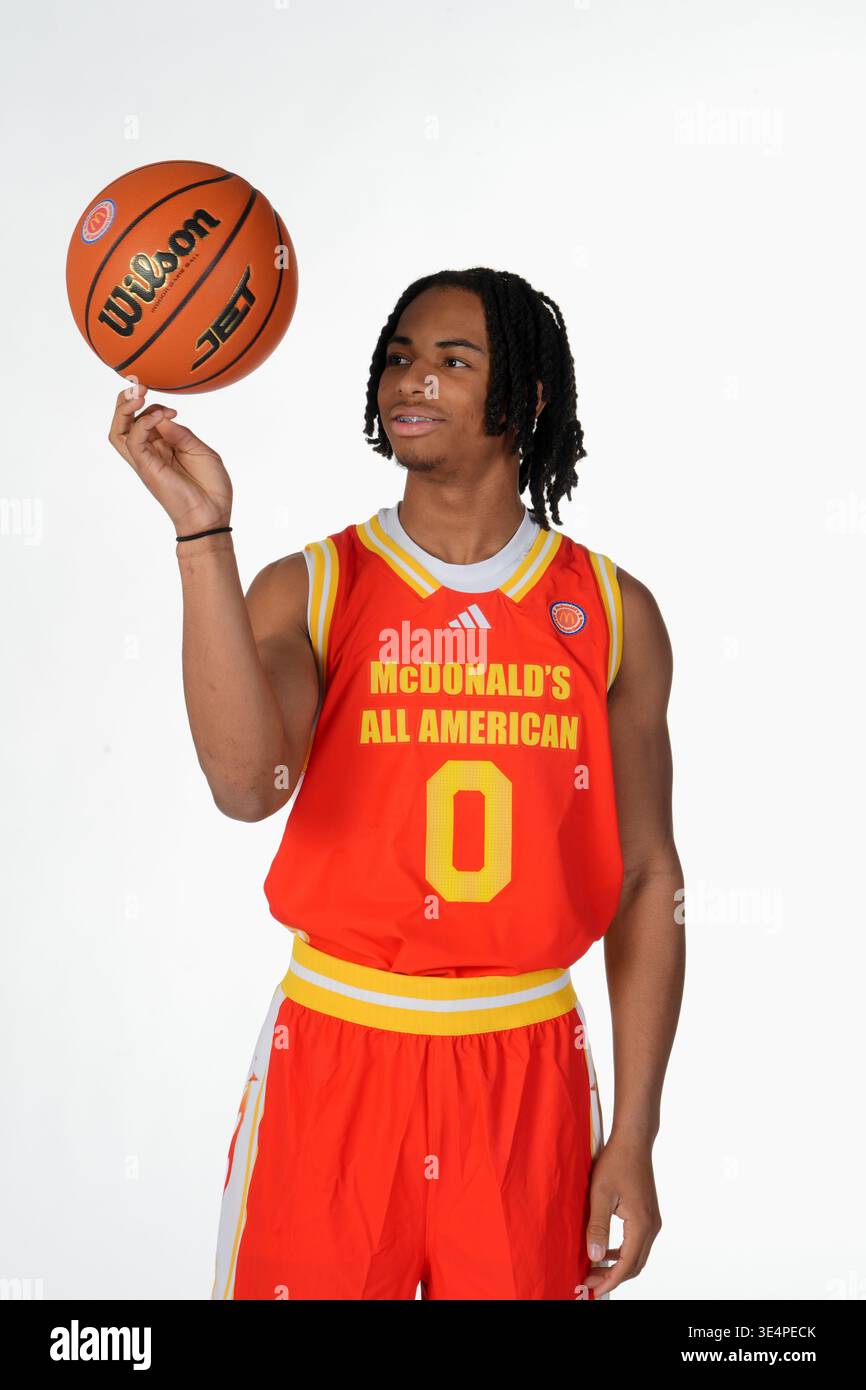 GLENDALE, AZ - MARCH 27: McDonalds High School All American guard Deron ...