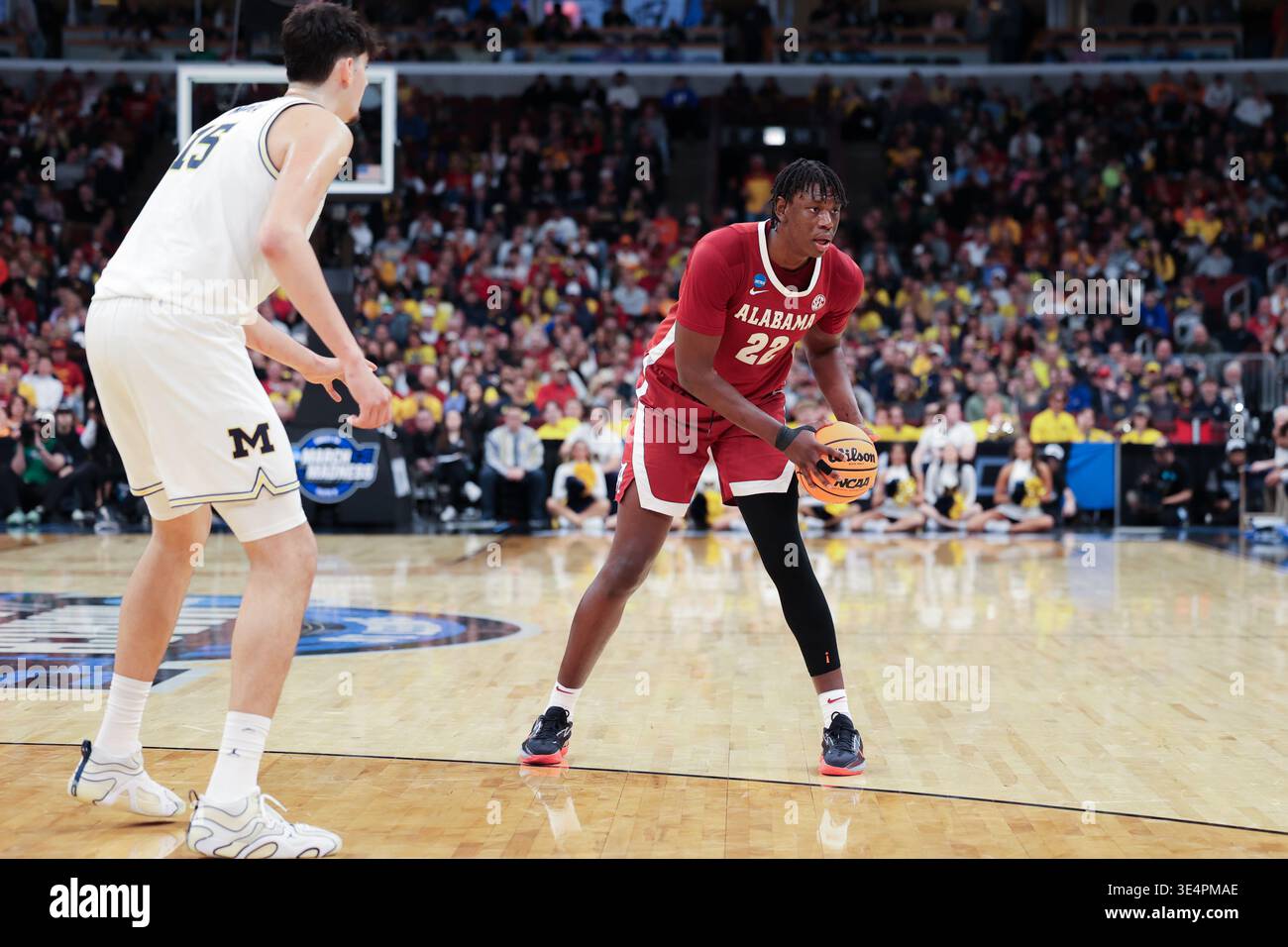 Sherrell R Pan Off Aiden Sherrell (R) of the Alabama Crimson Tide in action against the ...