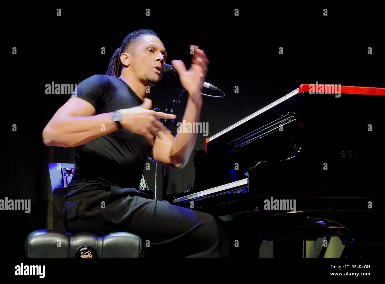 Der französische Jazz-Pianist und Sänger Gregory Privat in der Essener ...