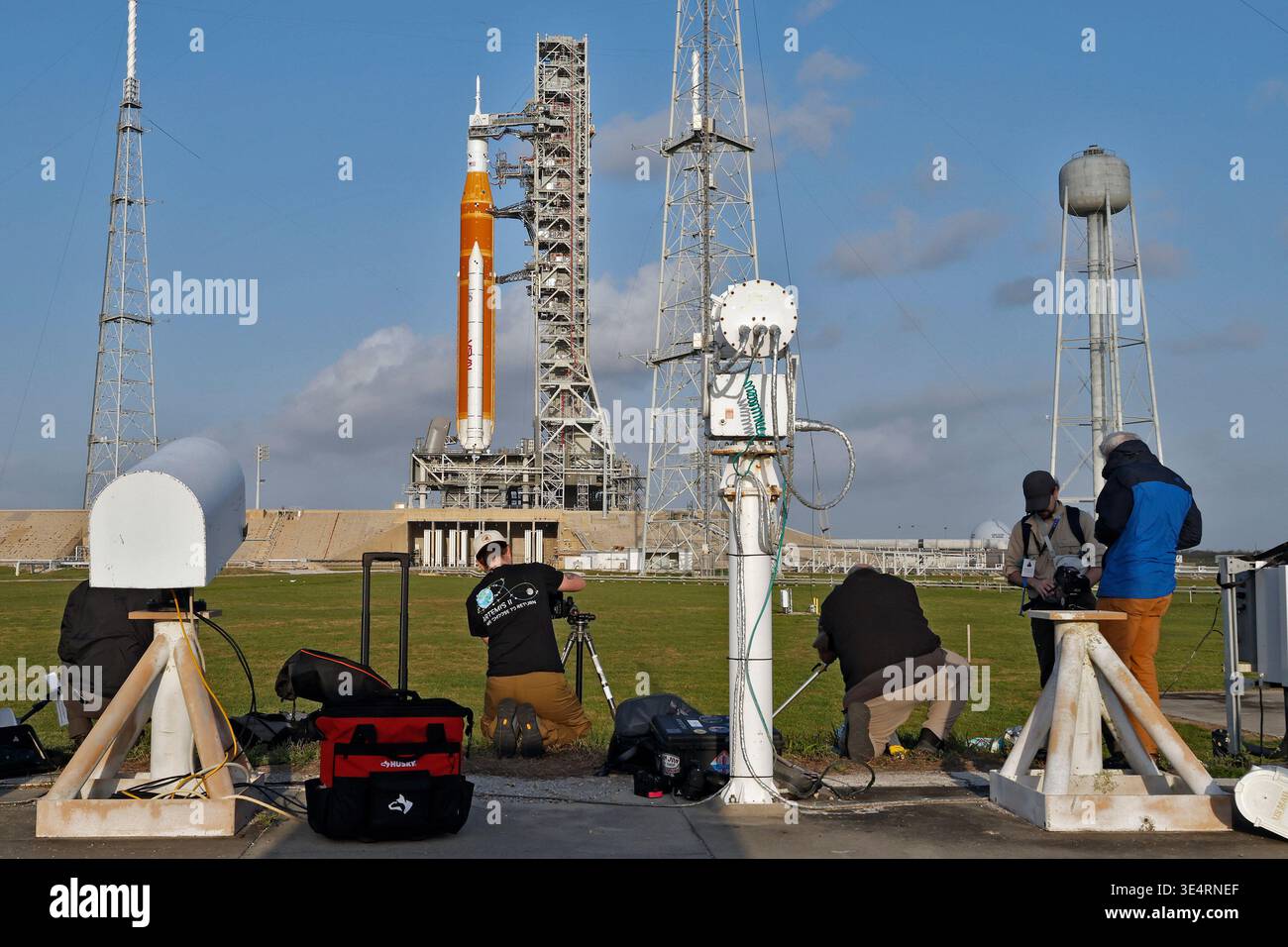 News photographers set remote cameras near NASA's Artermis II moon ...