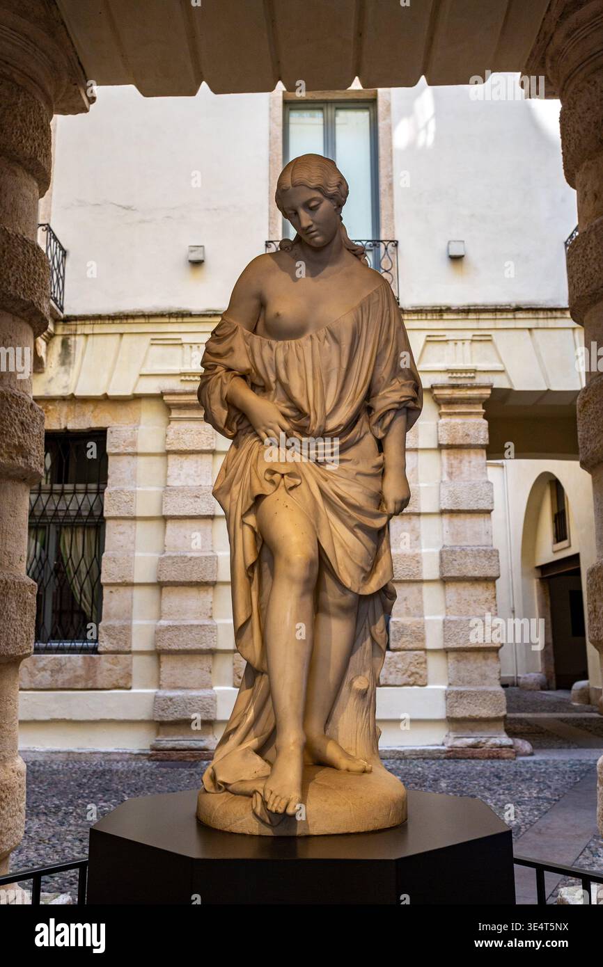 Draped statue stands surrounded hi-res stock photography and images - Alamy