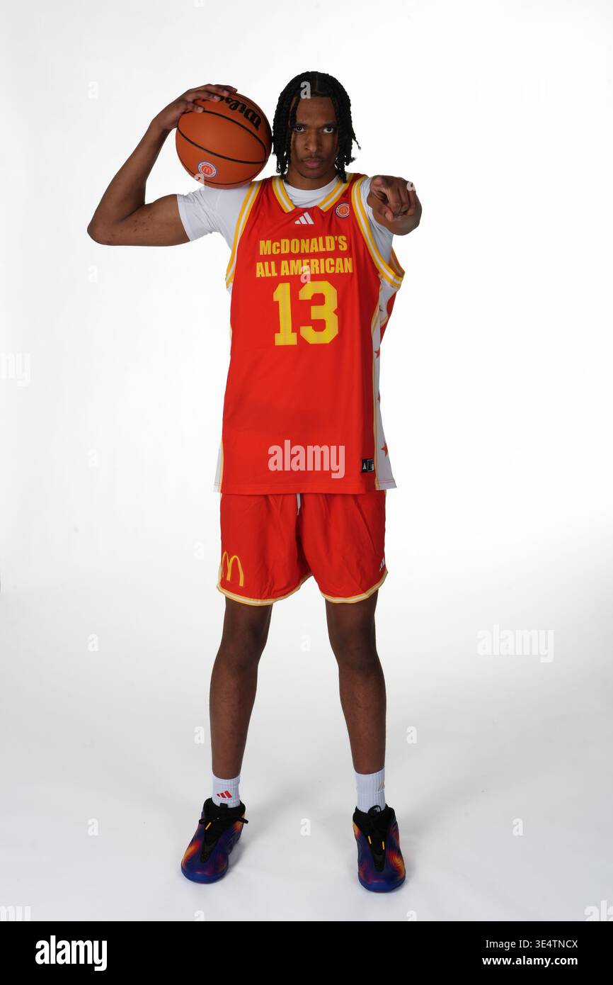 GLENDALE, AZ - MARCH 27: McDonalds High School All American center ...