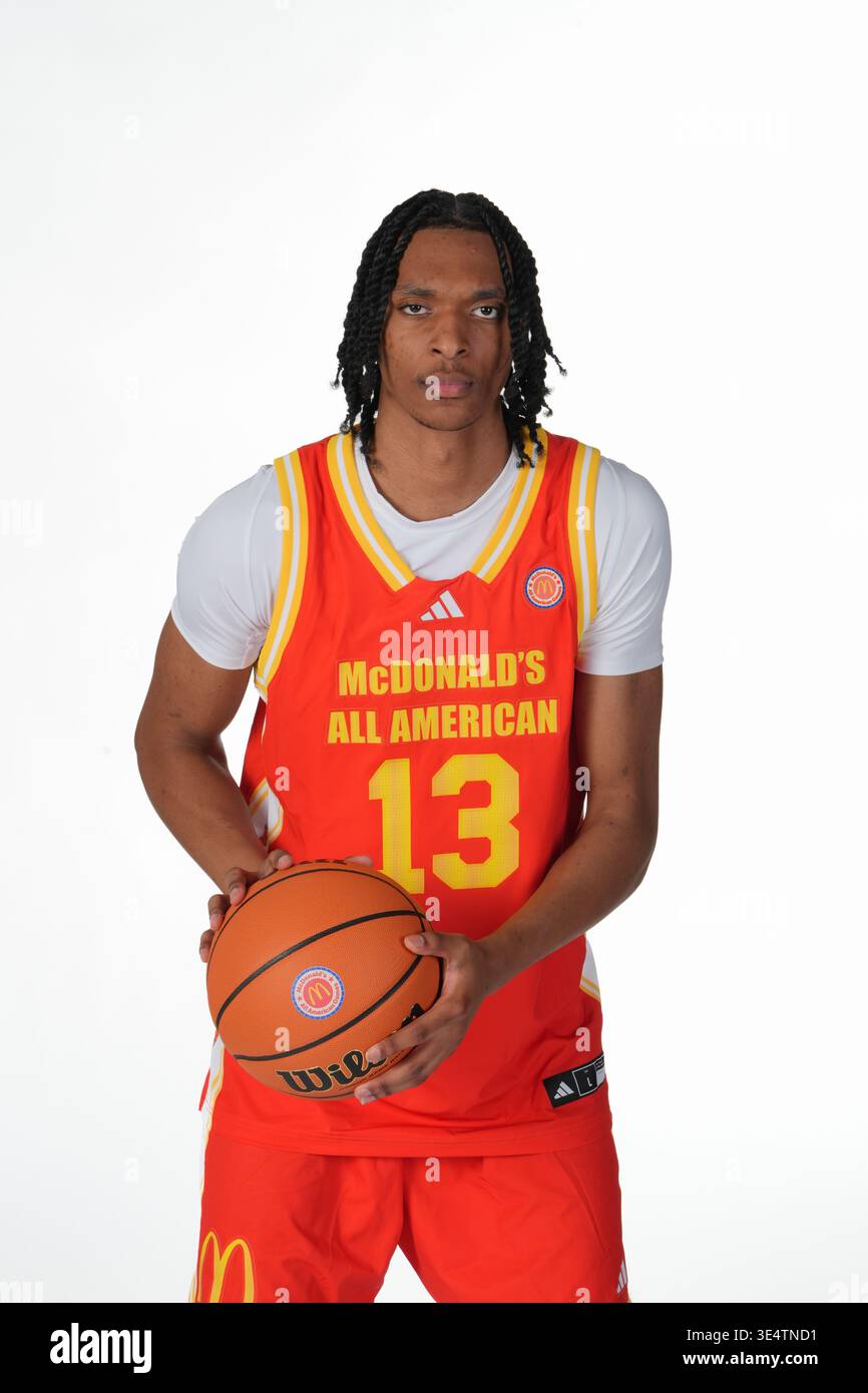 GLENDALE, AZ - MARCH 27: McDonalds High School All American center ...