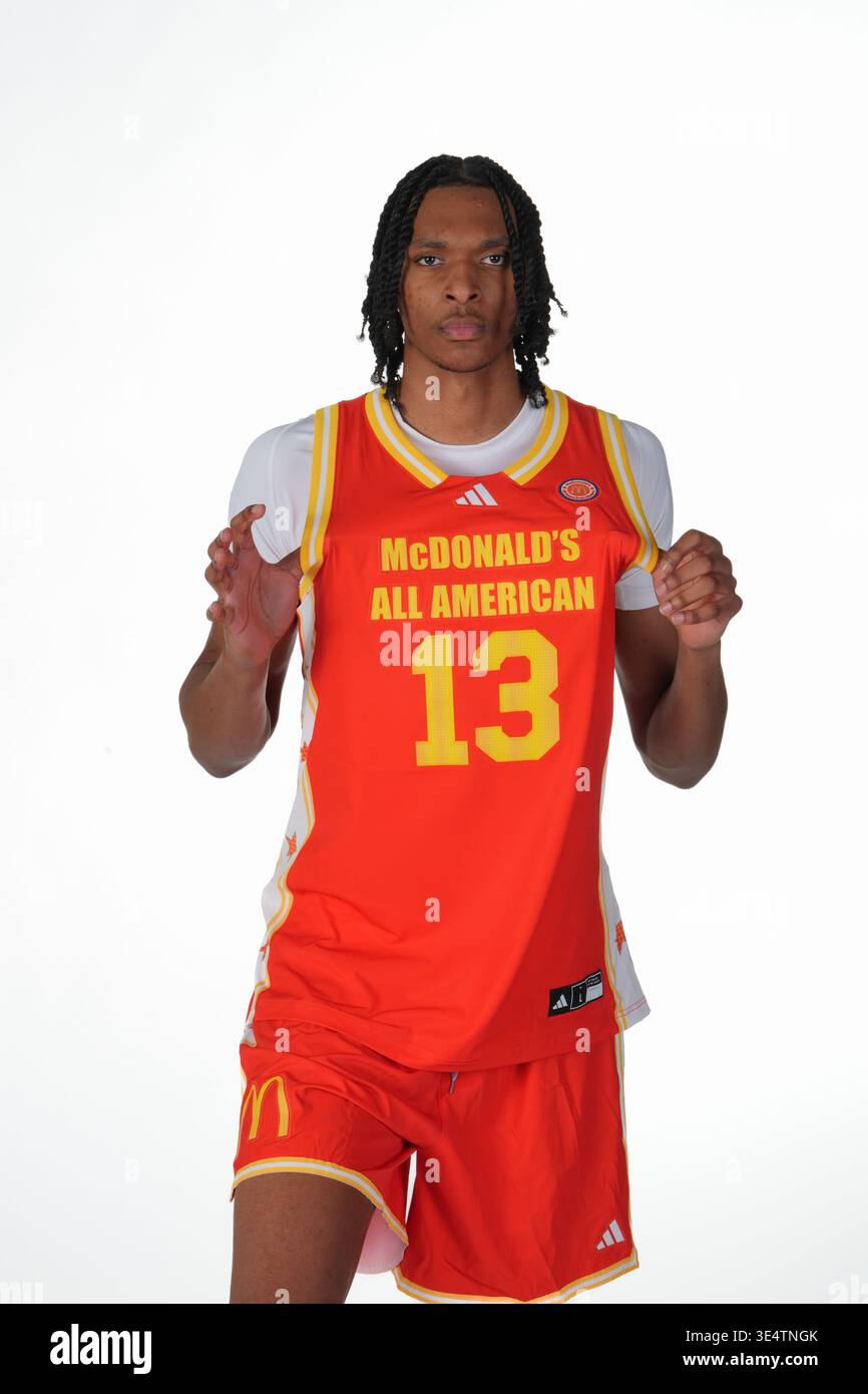 GLENDALE, AZ - MARCH 27: McDonalds High School All American center ...