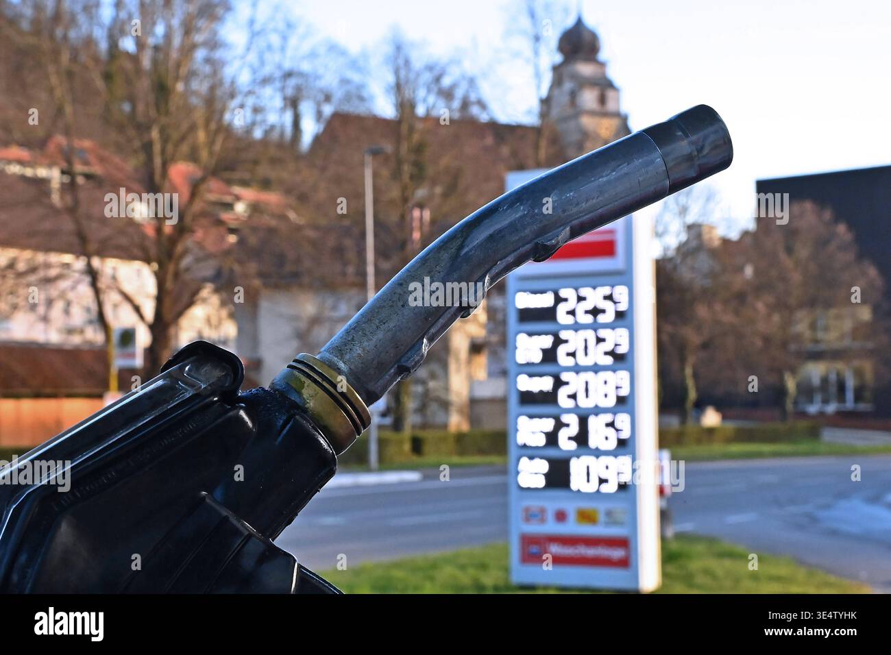 Best HD Pictures about  Benzinpreise Hessisch Lichtenau  with No AI Images