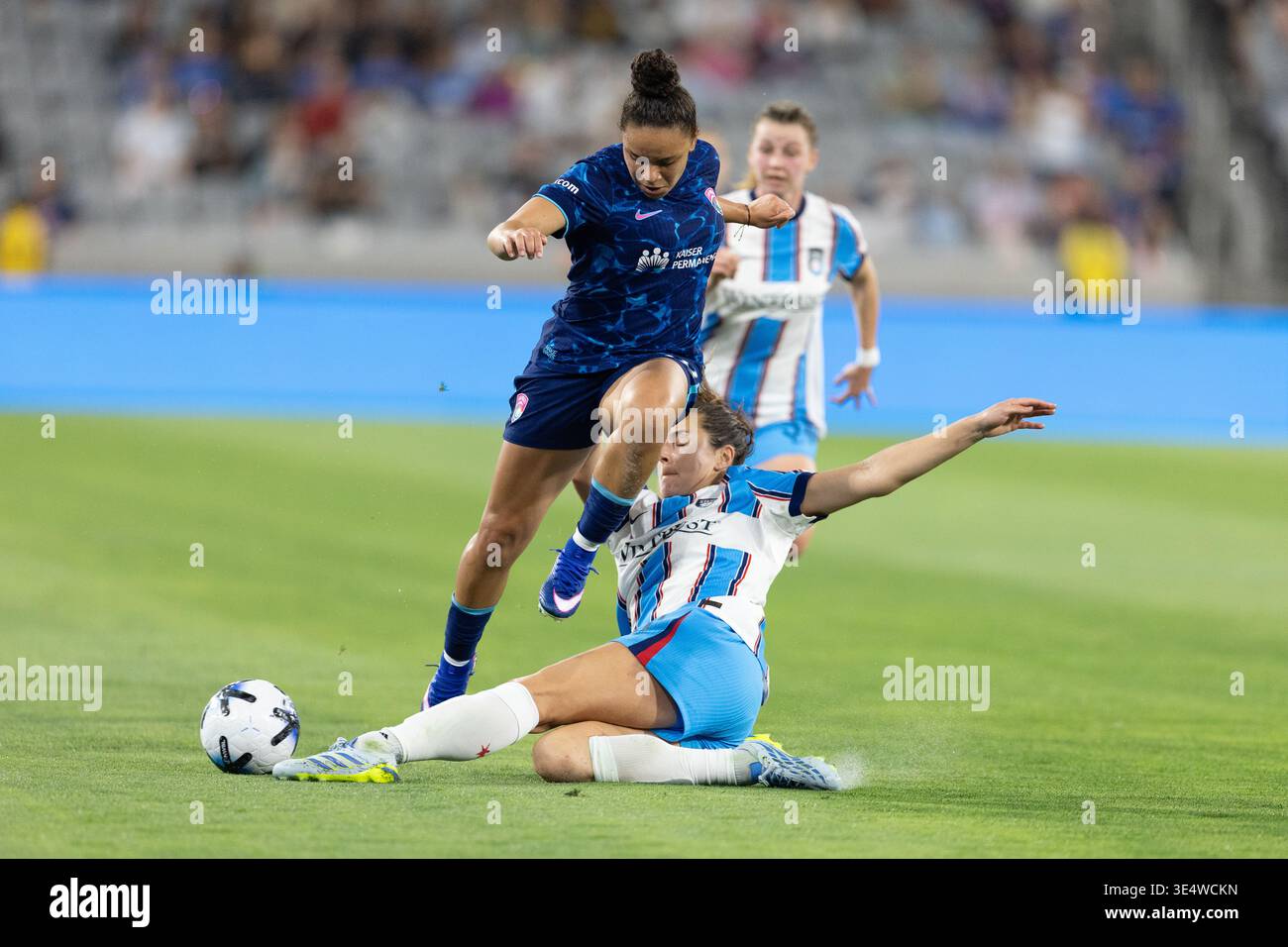 SAN DIEGO, CA - MARCH 28: San Diego Wave FC forward Dudinha (88) and ...