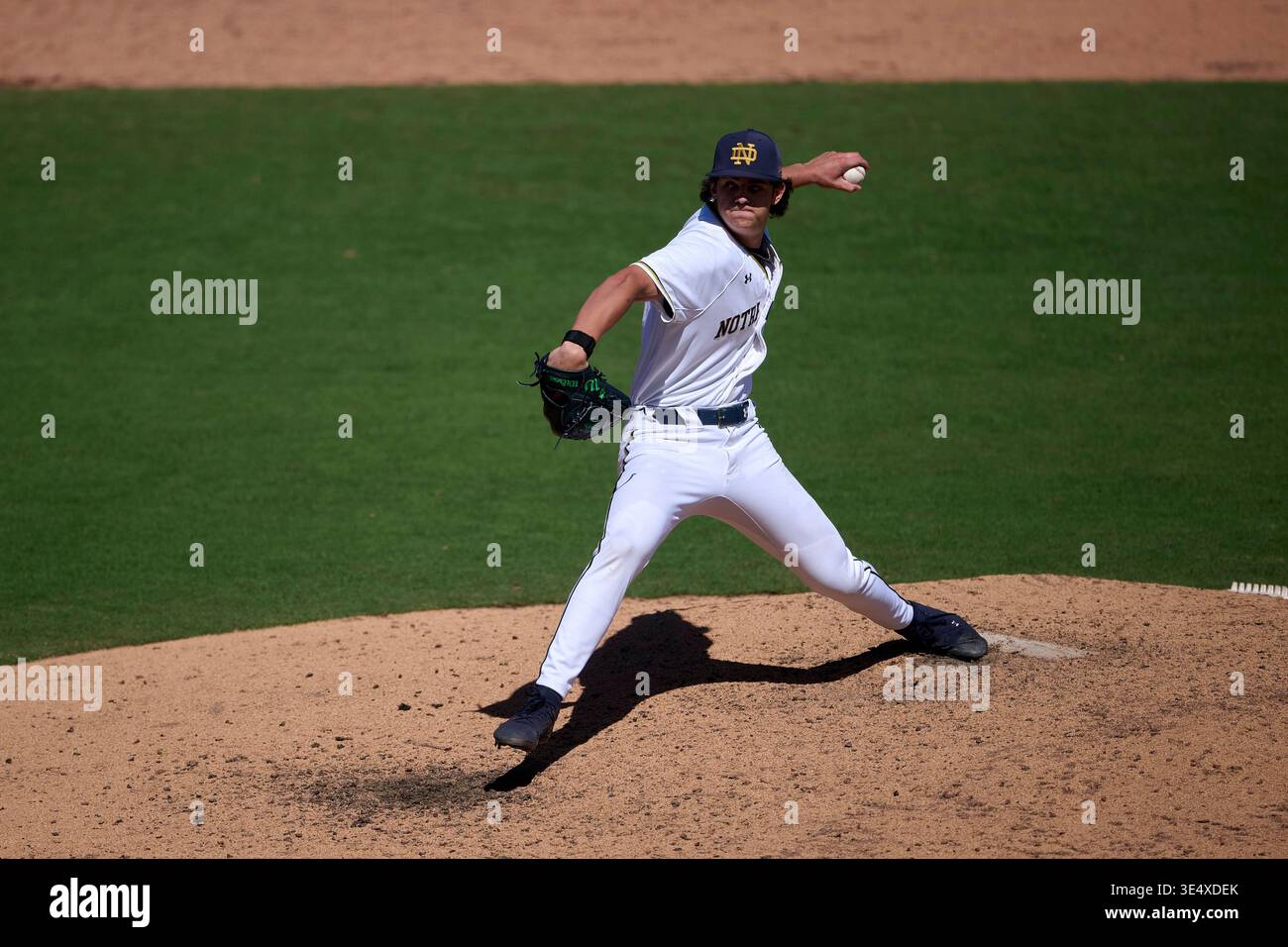 Notre Dame Fighting Irish pitcher Dylan Singleton (5) delivers a pitch ...