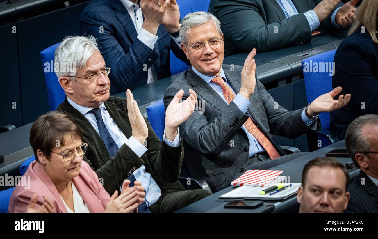 Norbert Mathias CDU-Abgeordnete Mathias Middelberg und Norbert Röttgen von links im ...