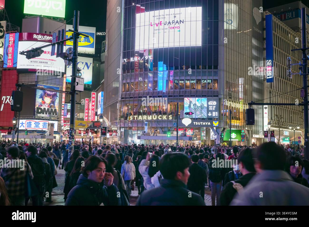 tokyo-japan-feb-21st-2026-people-at-shibuya-crossing-by-night-a