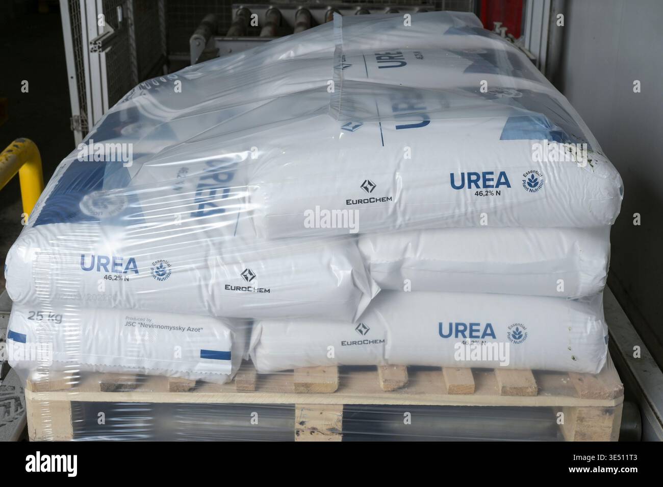 Bag of fertilizer hi-res stock photography and images - Alamy