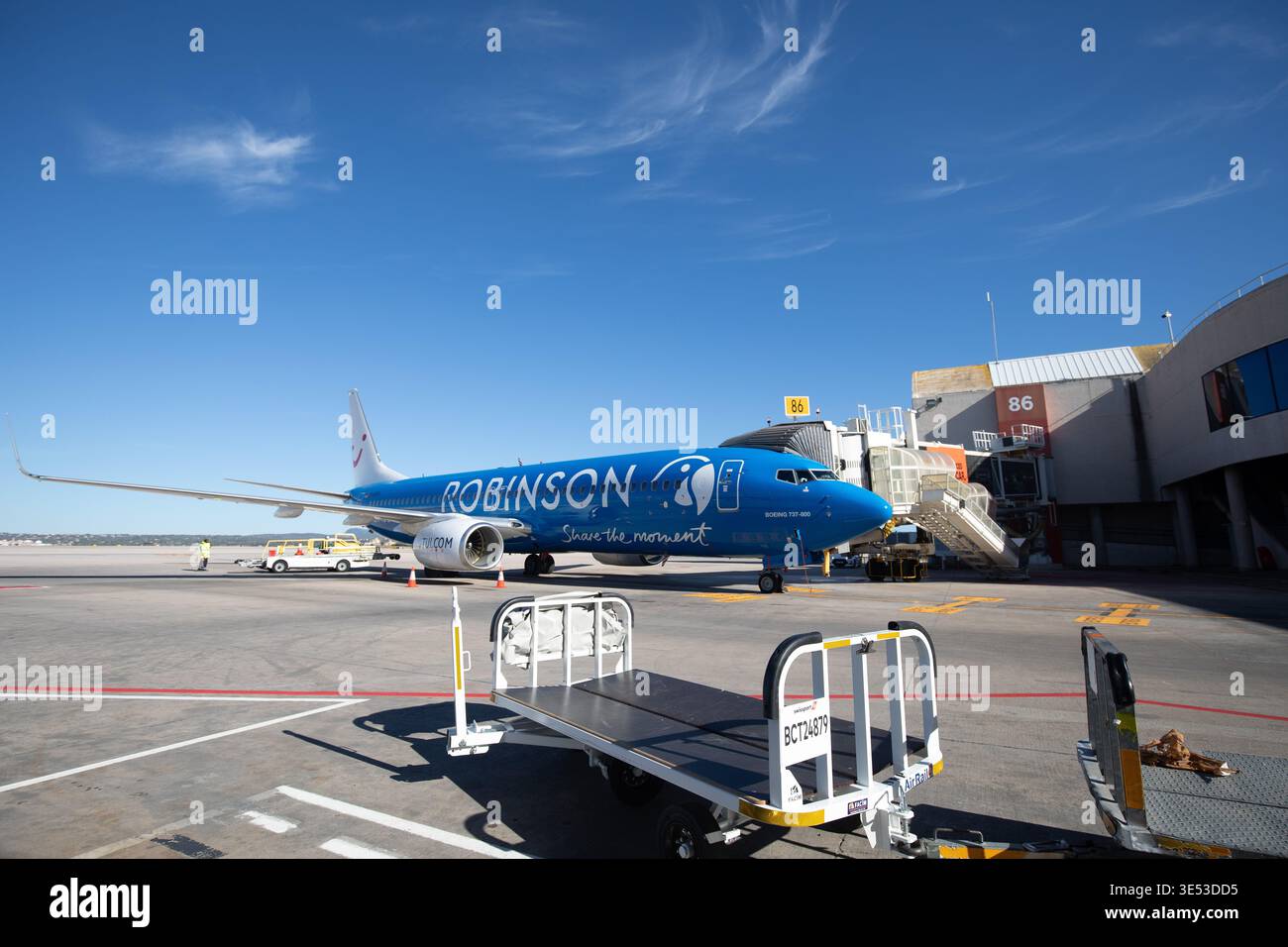 30 March 2026, Spain, Palma: Workers work on a Boeing 737 at Palma de ...
