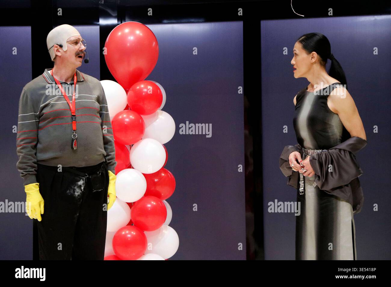 Lars Eidinger und Mano Thiravong bei der Fotoprobe zum Theaterstück Der ...