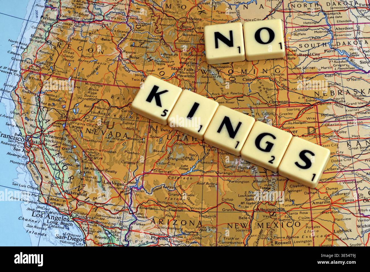 CA California , LA, San Francisco, Los Angeles No Kings NoKings protests in USA on a map against Donald Trump acting like a king Stock Photo