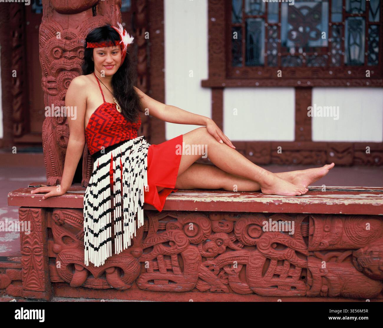 Traditional maori dress hi-res stock photography and images - Alamy