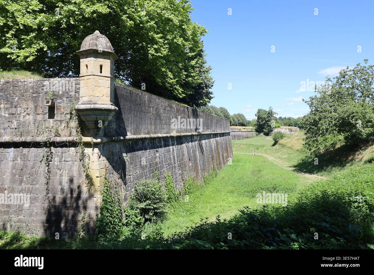 Ancient ramparts designed by Fabricio Siciliano, village of Navarrenx ...