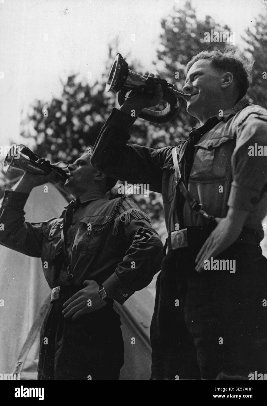 Hit Let Camp Summer camp of the Hitler Youth in the years it bigEvery morning sounds ...