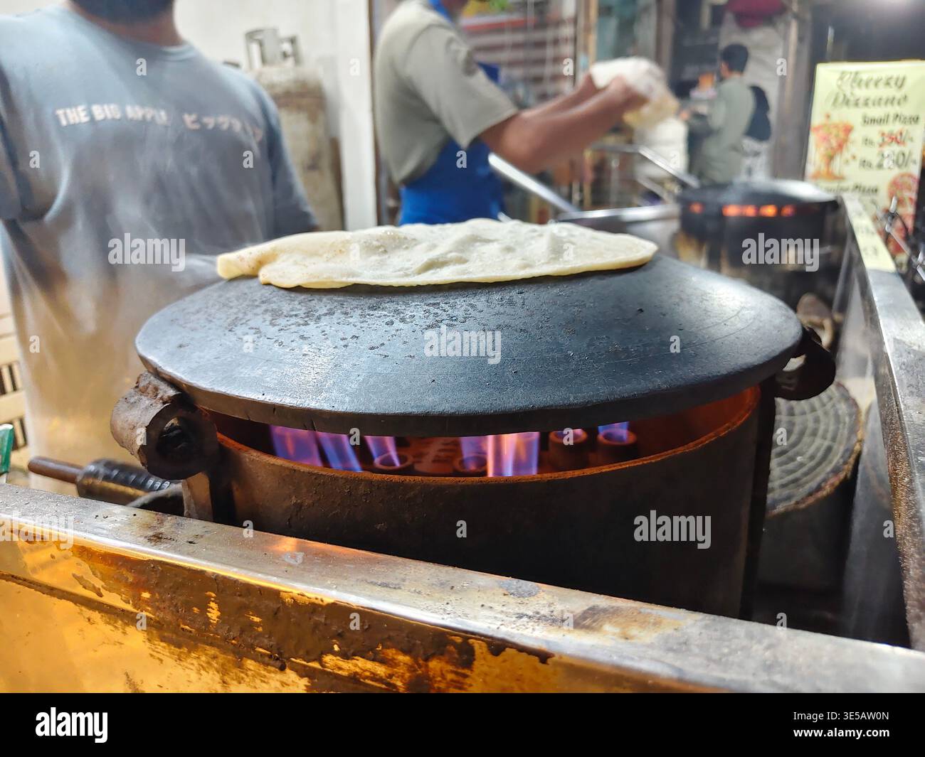 Karachi, Pakistan - March 31, 2026: Chapati Roti cooking at hotel road ...
