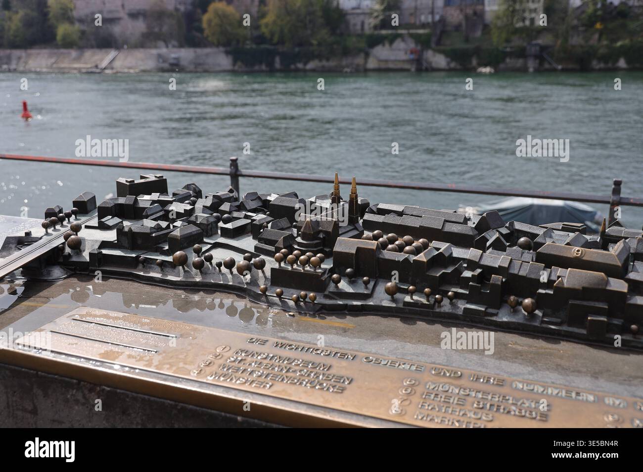 29.03.2026, Schweiz, Architektur, Ein Miniatur-Modell am Rhein mit der ...