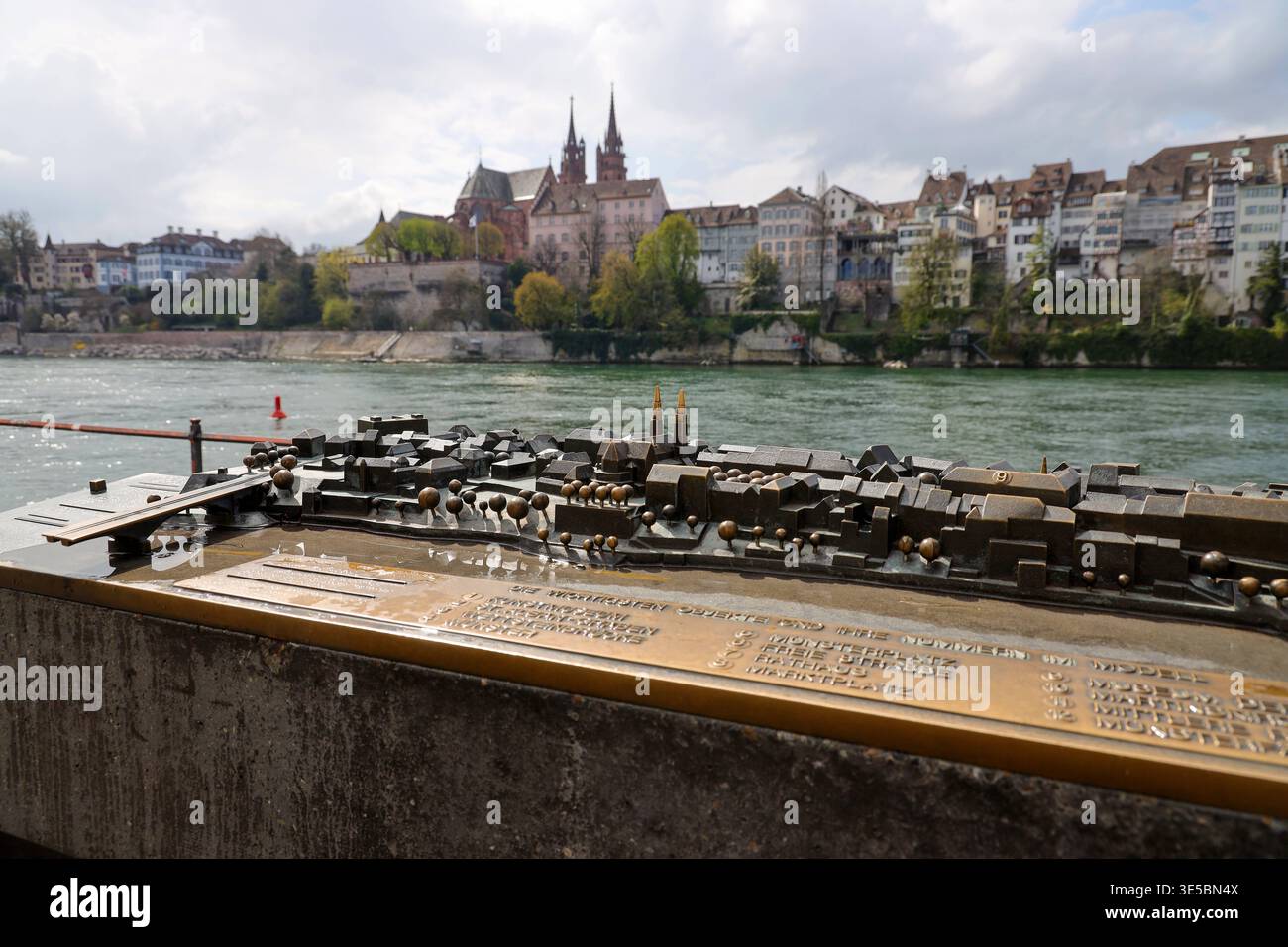 29.03.2026, Schweiz, Architektur, Ein Miniatur-Modell am Rhein mit der ...