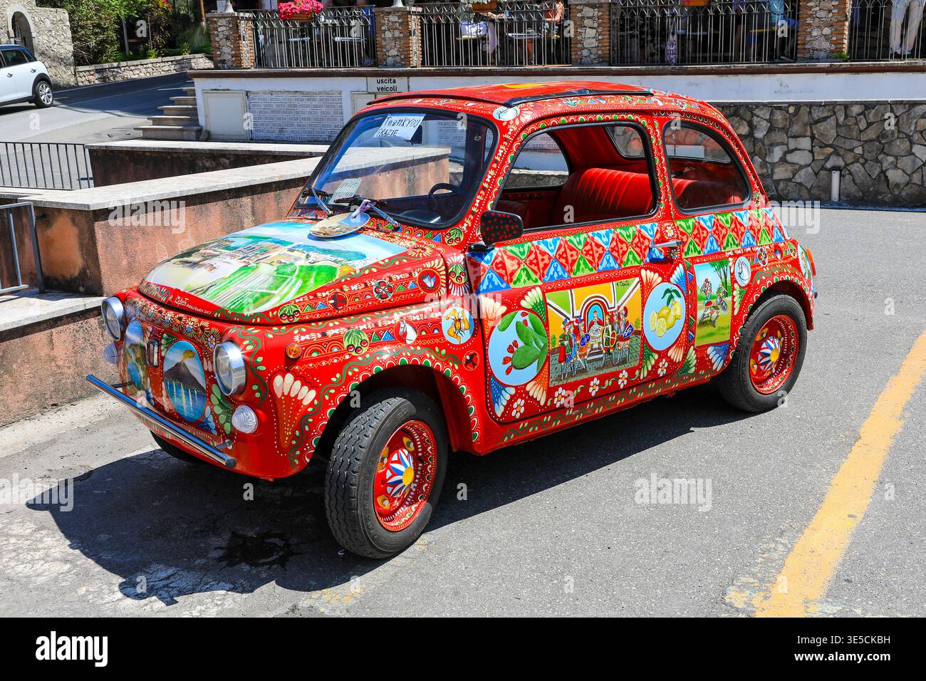 Fiat 500 painted hi-res stock photography and images - Alamy
