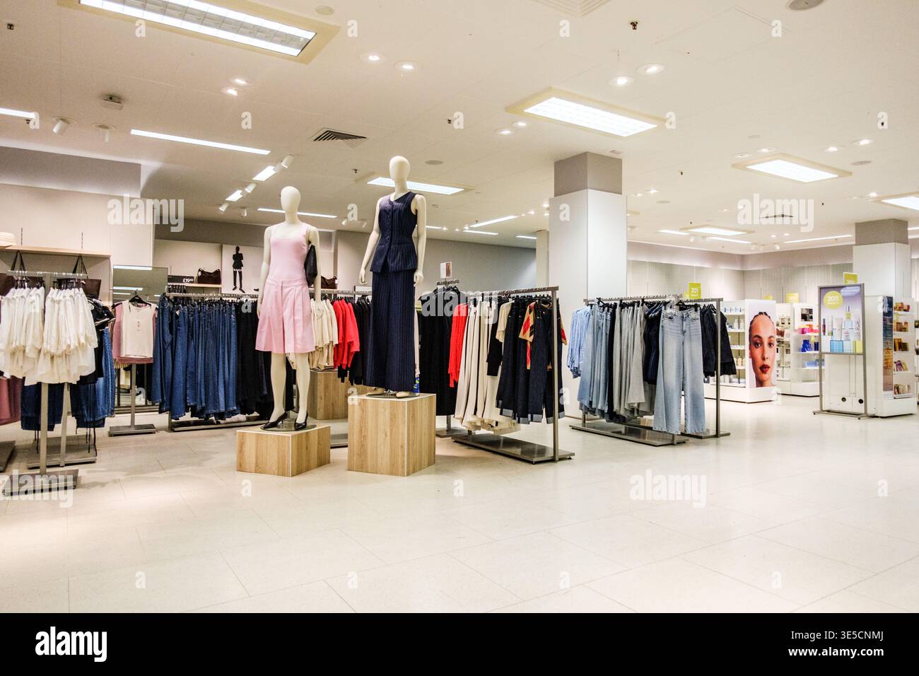 ladies dress shop design clothes interior hi-res stock photography and images botas mujer