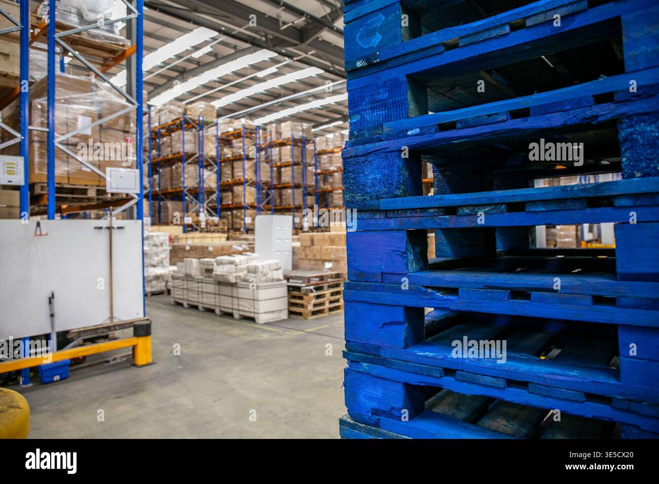Chep industrial pallet hi-res stock photography and images - Alamy