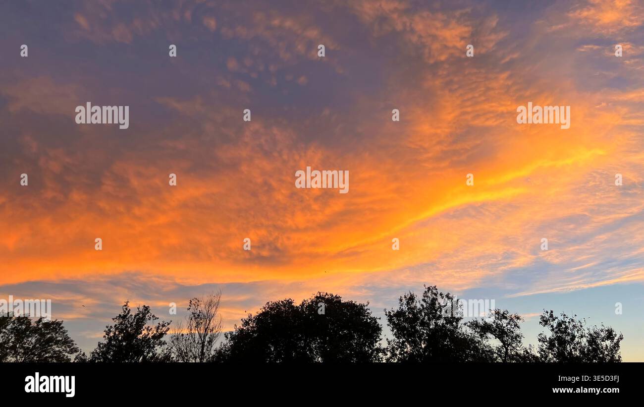 Beautiful fiery sunset sky hi-res stock photography and images - Alamy