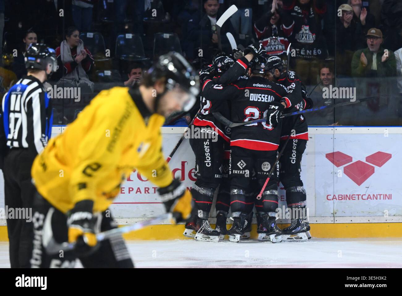 Team of Boxers de Bordeaux during the Synerglace Ligue Magnus match ...