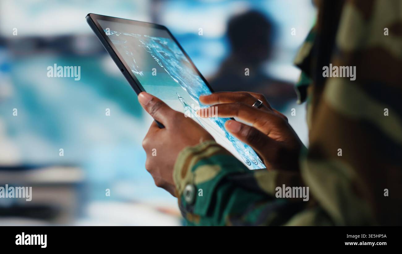 Soldier Monitor System Soldier using warning system hi-res stock photography and images - Alamy