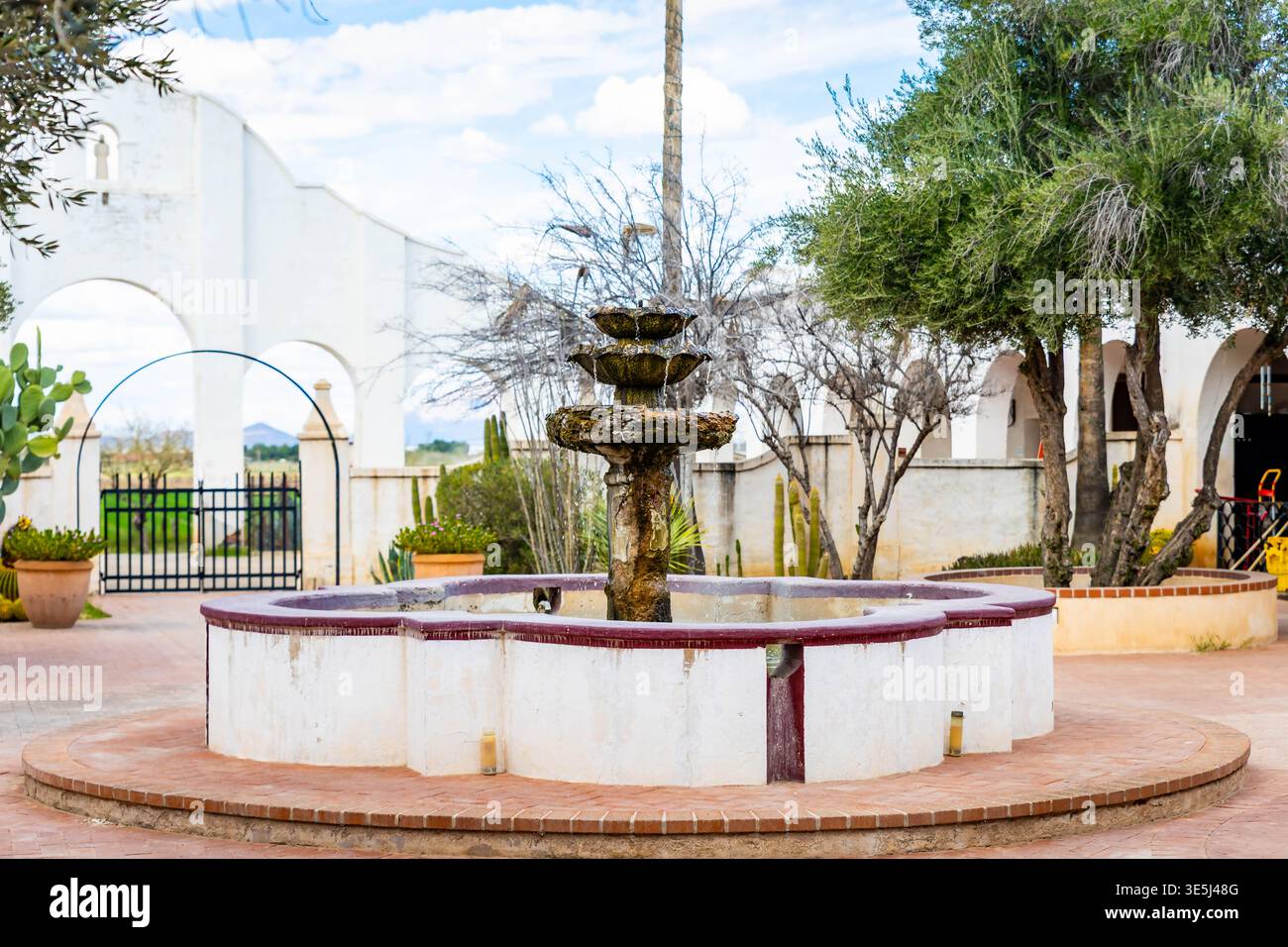 Spanish architecture courtyard mission san hi-res stock photography and  images
