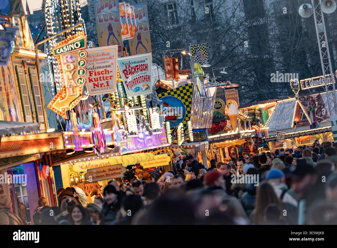 Impressions from the Hamburg Spring Fair at Heiligengeistfeld in April ...