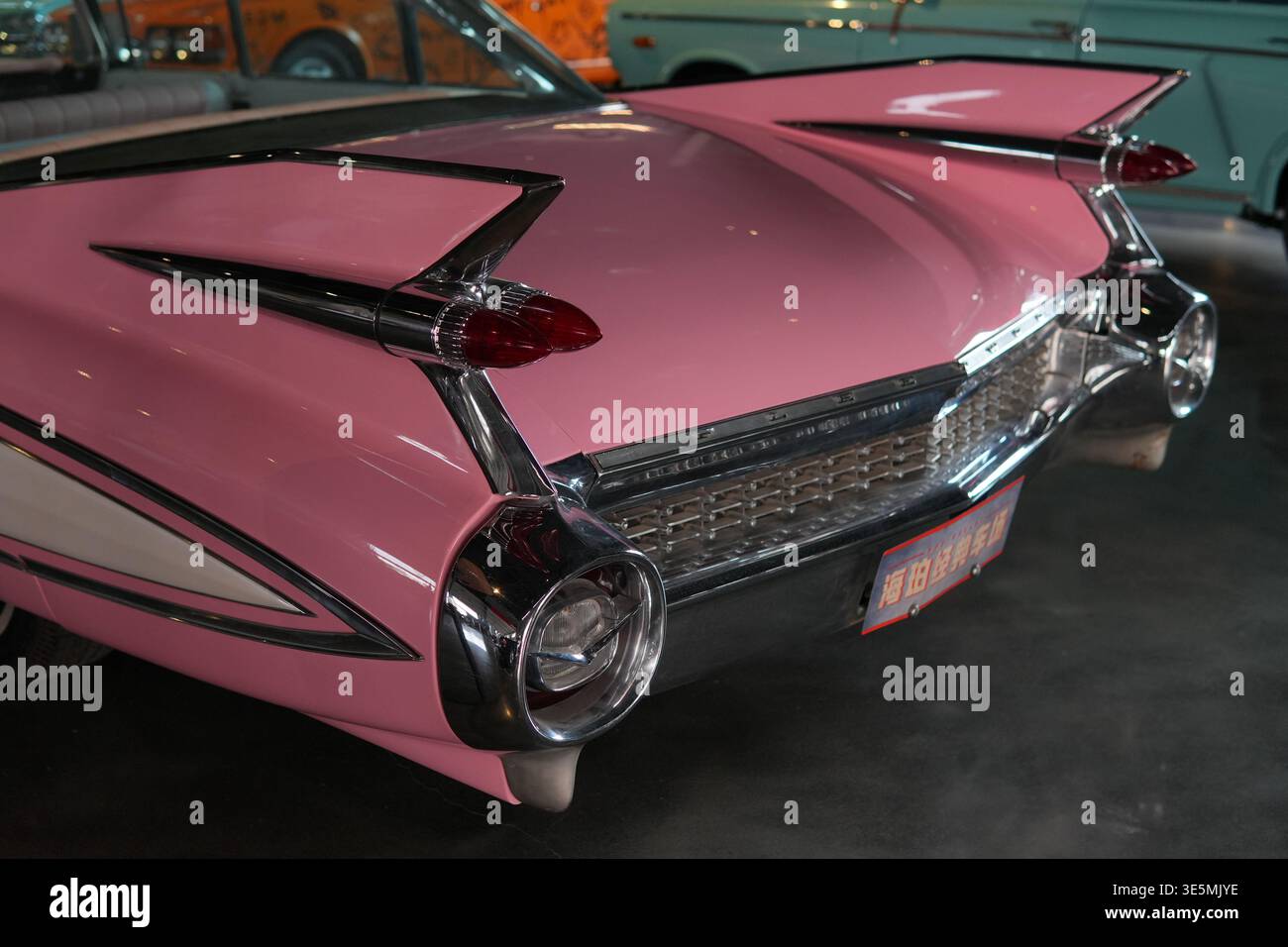 Pink car hi-res stock photography and images - Alamy